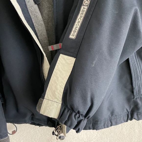 Abercrombie and Fitch - Picture 5 of 7